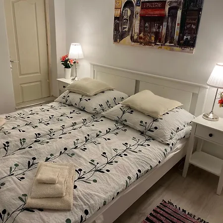 Riverside Hideaway Appartement *